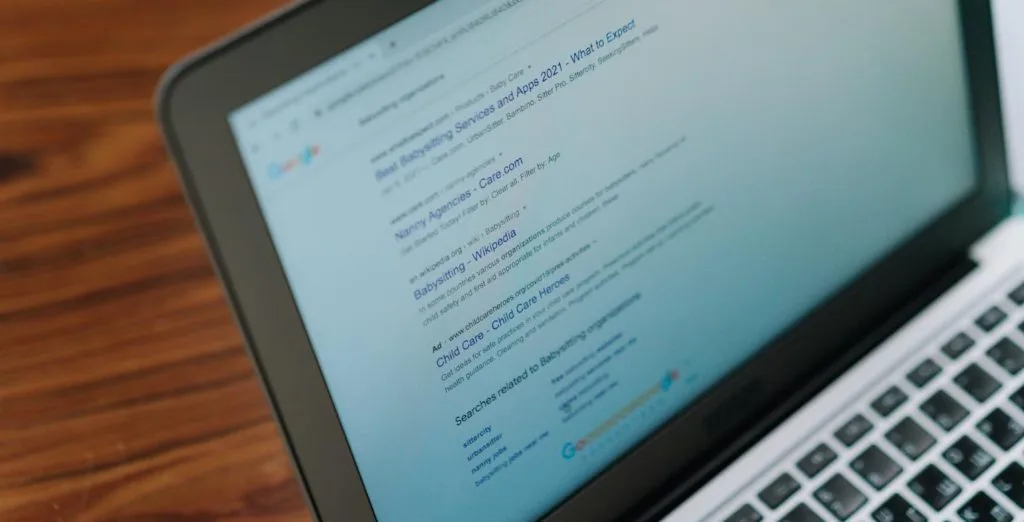 كيف تعمل خوارزميات بحث جوجل: RankBrain وBERT وCore Web Vitals وAI Overviews (2026)
